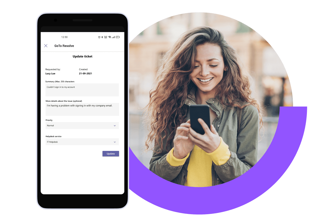 Donna che utilizza il software gratis di gestione e monitoraggio da remoto di GoTo Resolve da un dispositivo mobile.