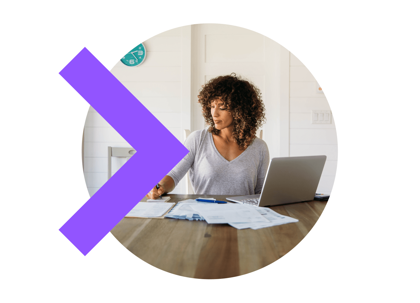 Donna soddisfatta del tempo di attività migliorato grazie al software RMM di GoTo Resolve.