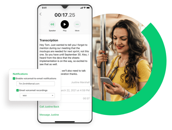 Collage d'une personne répondant à un appel tout en surveillant la file des appels en attente dans GoTo Connect.