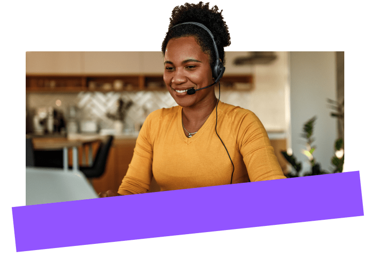 Un profesional de TI que utiliza el acceso remoto GoTo Resolve para asistir a usuarios y equipos remotos.