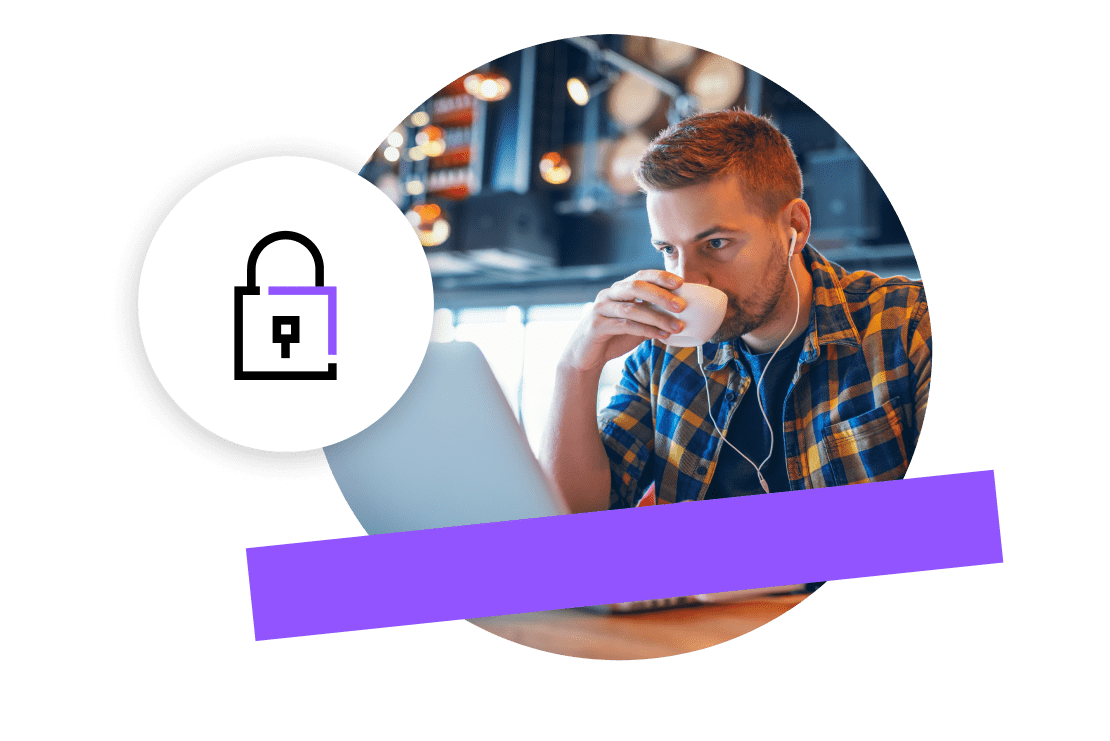 Un hombre usando la función de control remoto de GoTo Resolve para trabajar desde casa de forma segura.